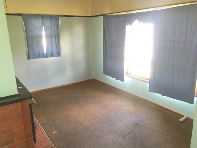 415 Cadell Street, Hay NSW 2711