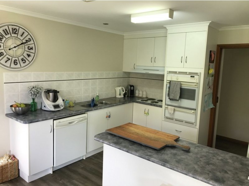 174 Box Street, Deniliquin NSW 2710