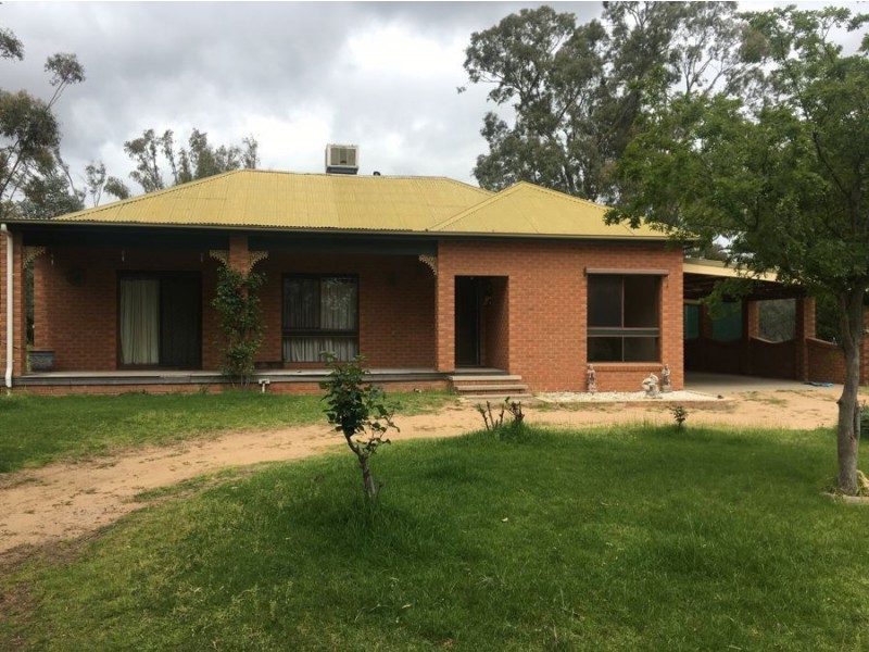 6 April Street, Deniliquin NSW 2710