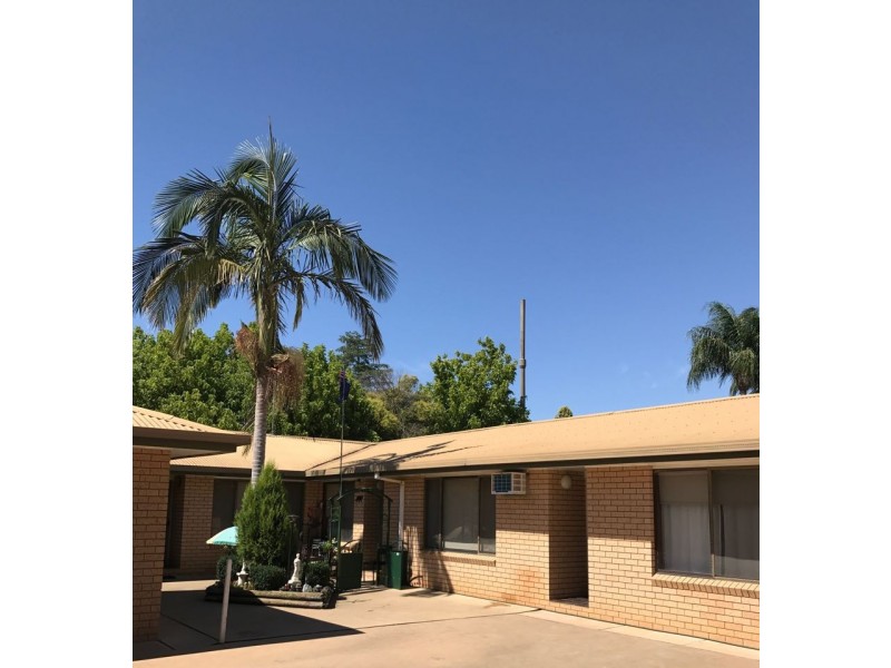 2 82 Edwardes St, Deniliquin NSW 2710