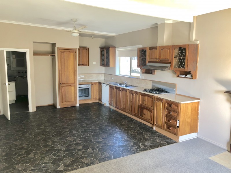 82 Crispe Street, Deniliquin NSW 2710