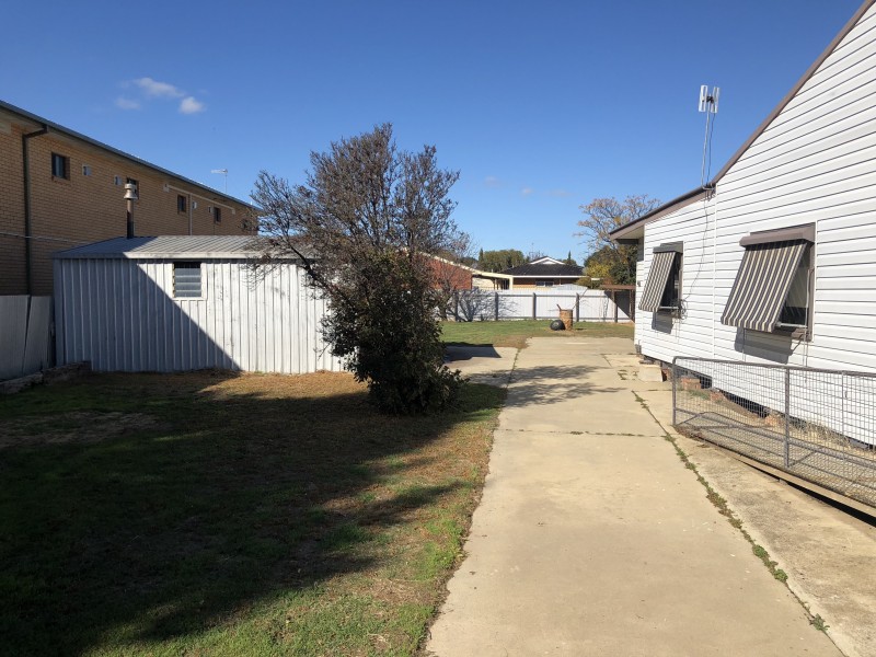 82 Crispe Street, Deniliquin NSW 2710