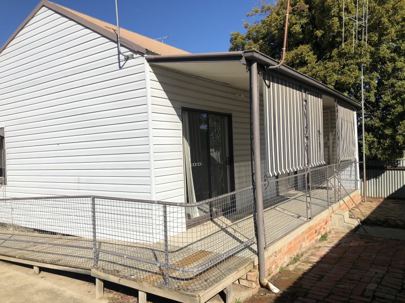 82 Crispe Street, Deniliquin NSW 2710