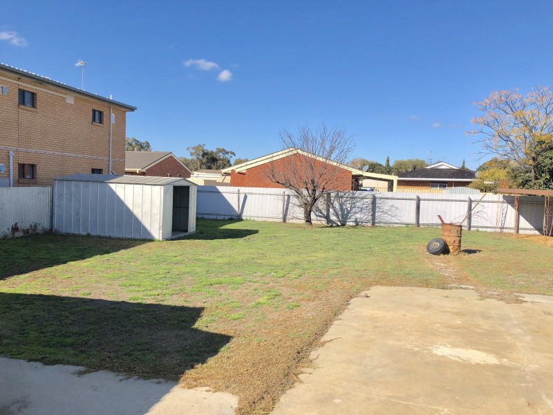 82 Crispe Street, Deniliquin NSW 2710