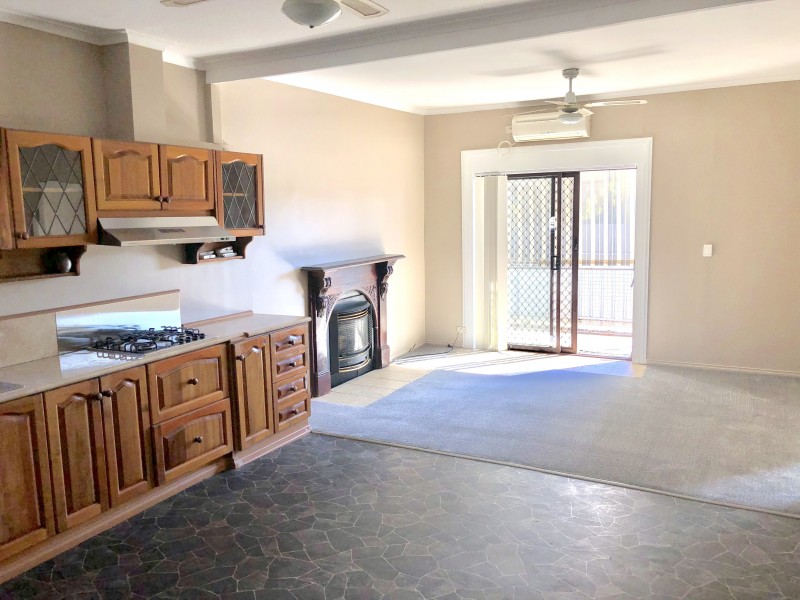 82 Crispe Street, Deniliquin NSW 2710