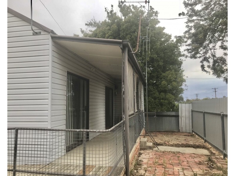 82 Crispe Street, Deniliquin NSW 2710