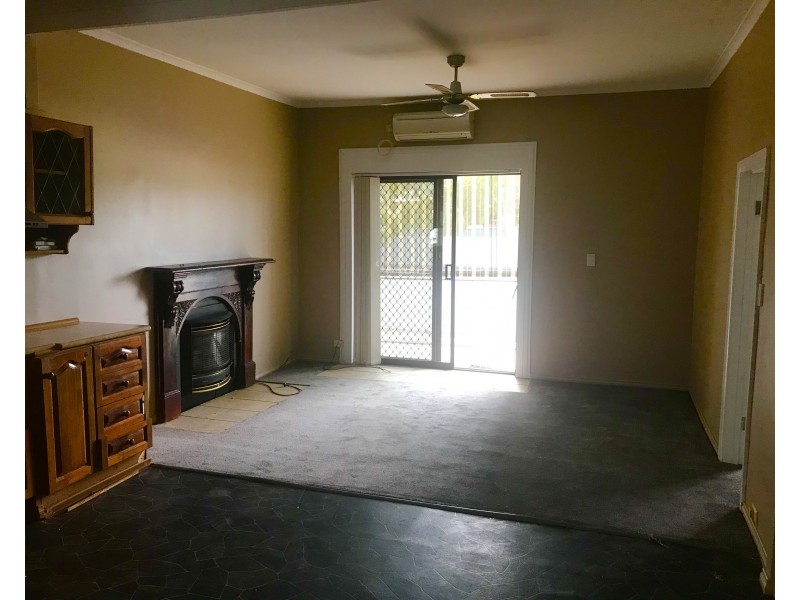 82 Crispe Street, Deniliquin NSW 2710