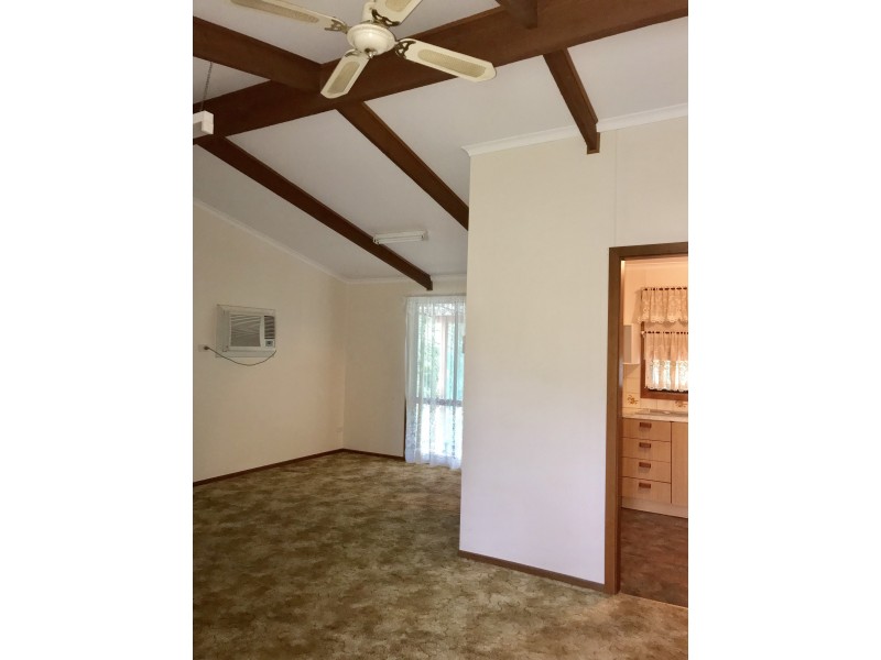 366 Macauley Street, Hay NSW 2711