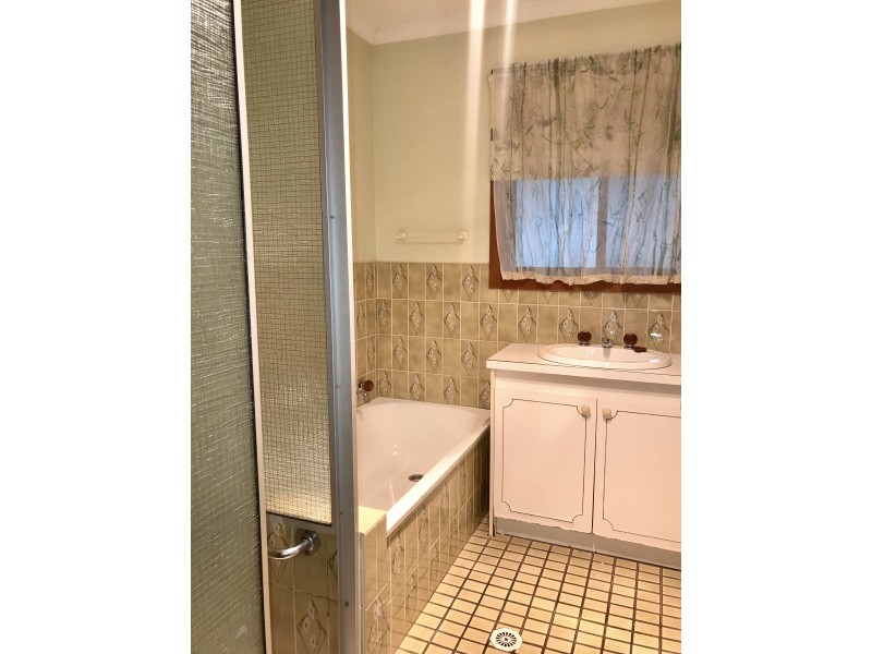 366 Macauley Street, Hay NSW 2711