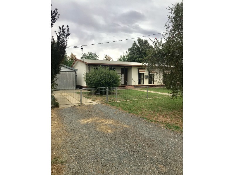 366 Macauley Street, Hay NSW 2711