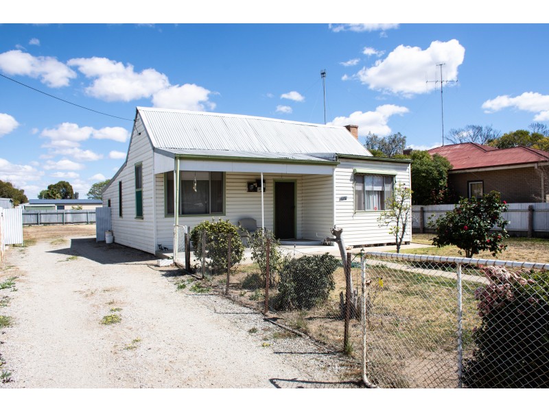 416 HARFLEUR STREET, Deniliquin NSW 2710