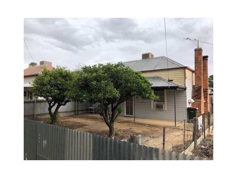 323 MACAULEY STREET, Hay NSW 2711