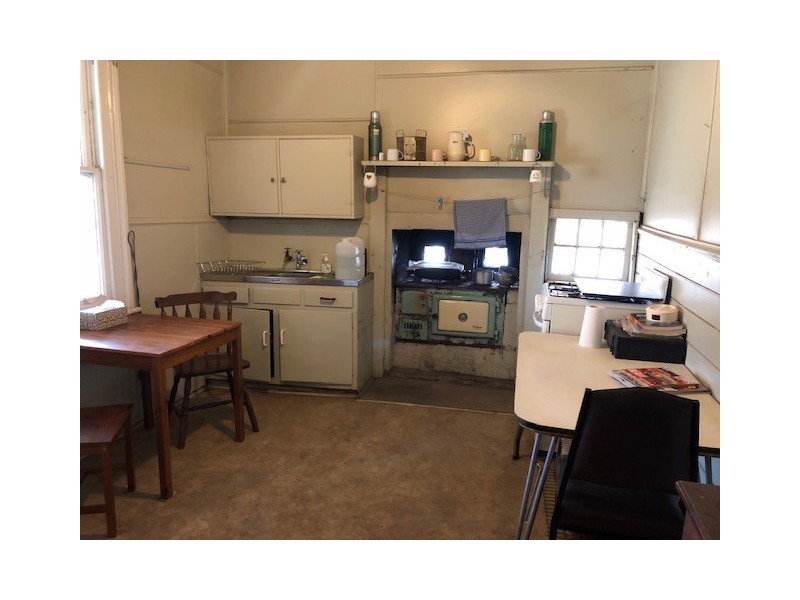 323 MACAULEY STREET, Hay NSW 2711