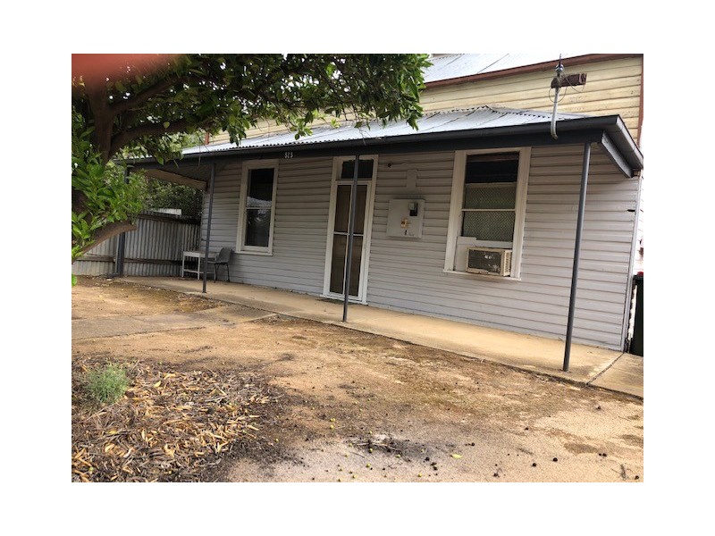 323 MACAULEY STREET, Hay NSW 2711