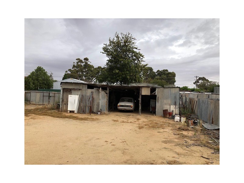 323 MACAULEY STREET, Hay NSW 2711