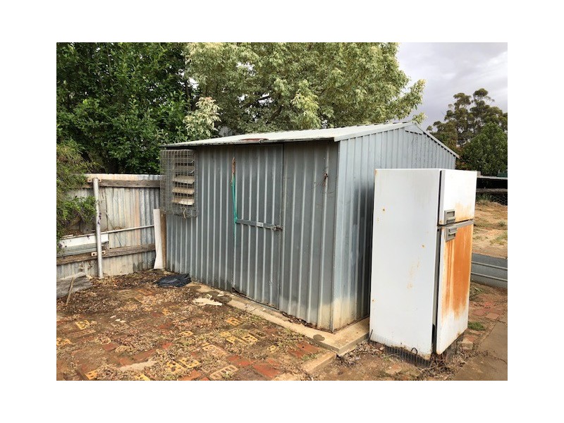 323 MACAULEY STREET, Hay NSW 2711