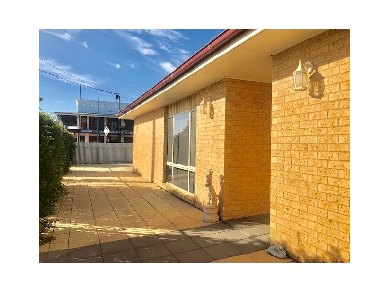 402 Leonard Street, Hay NSW 2711