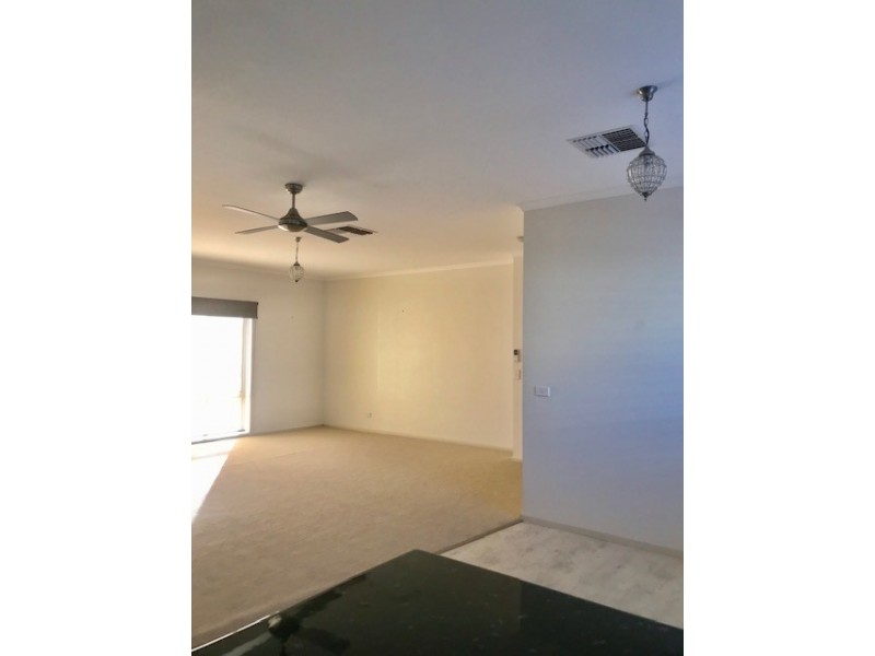 402 Leonard Street, Hay NSW 2711