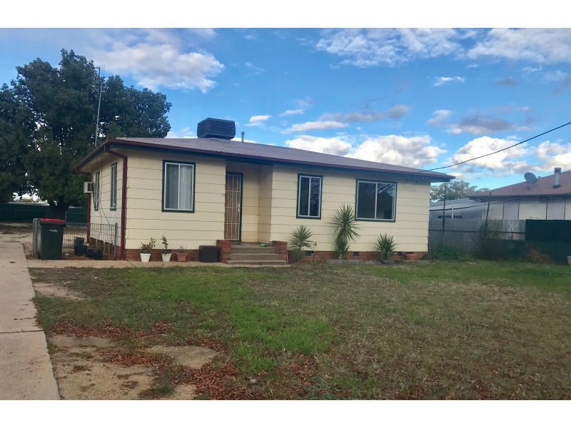 448 MACAULEY STREET, Hay NSW 2711