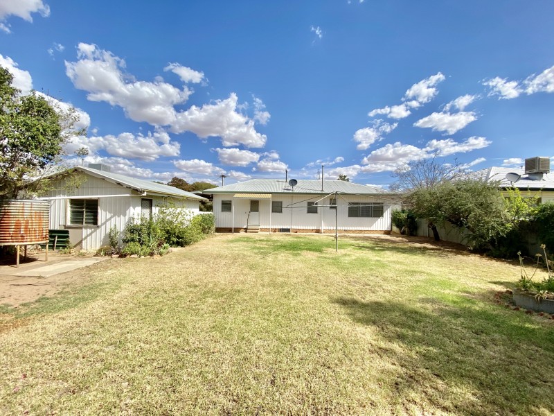 377 CADELL STREET, Hay NSW 2711