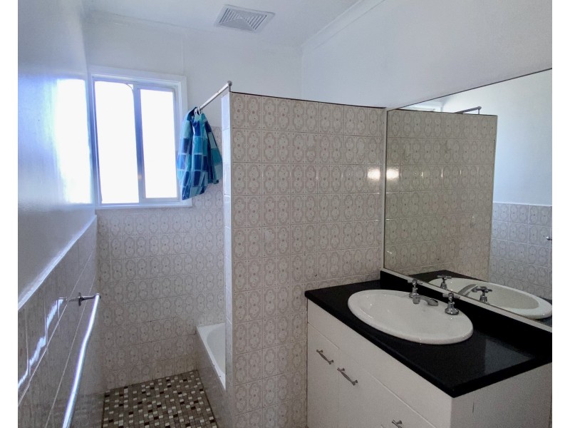 2/449 Cadell Street, Hay NSW 2711