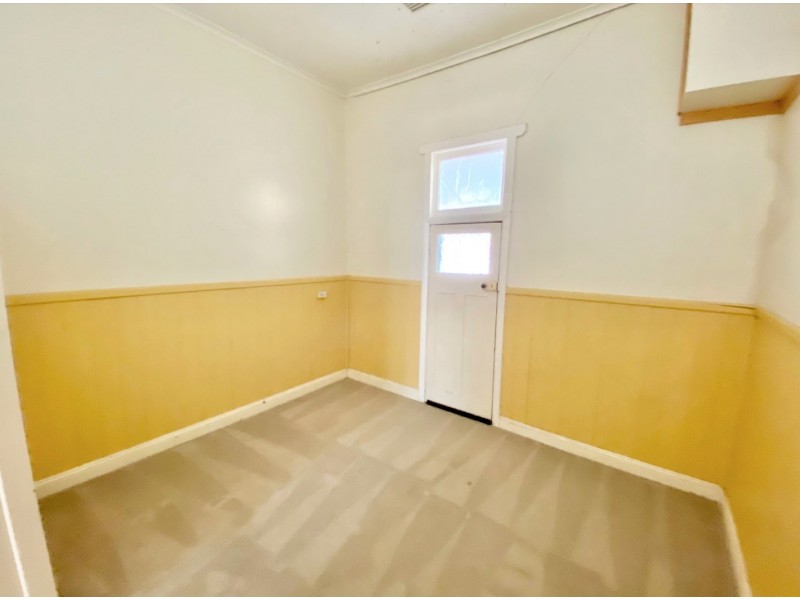 111 Pine Street, Hay NSW 2711