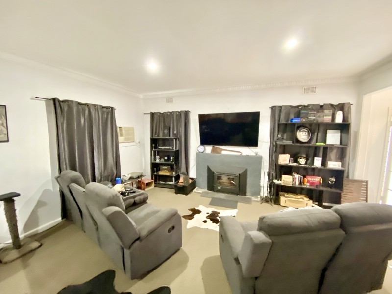 96 Macauley Street, Deniliquin NSW 2710