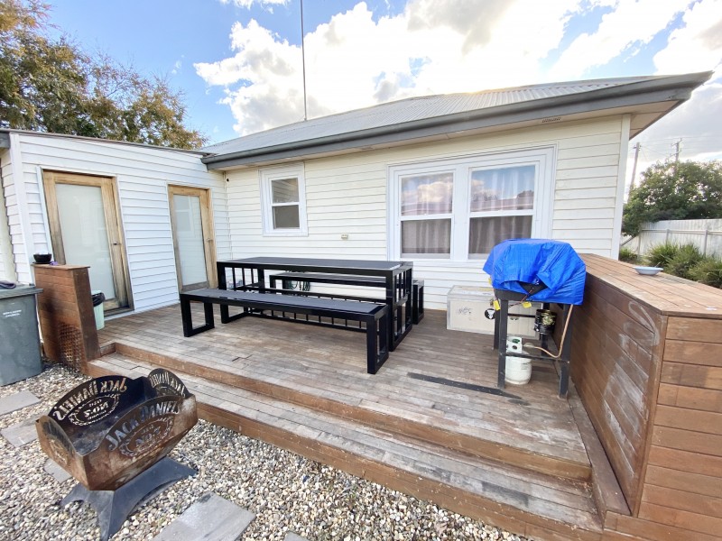 96 Macauley Street, Deniliquin NSW 2710