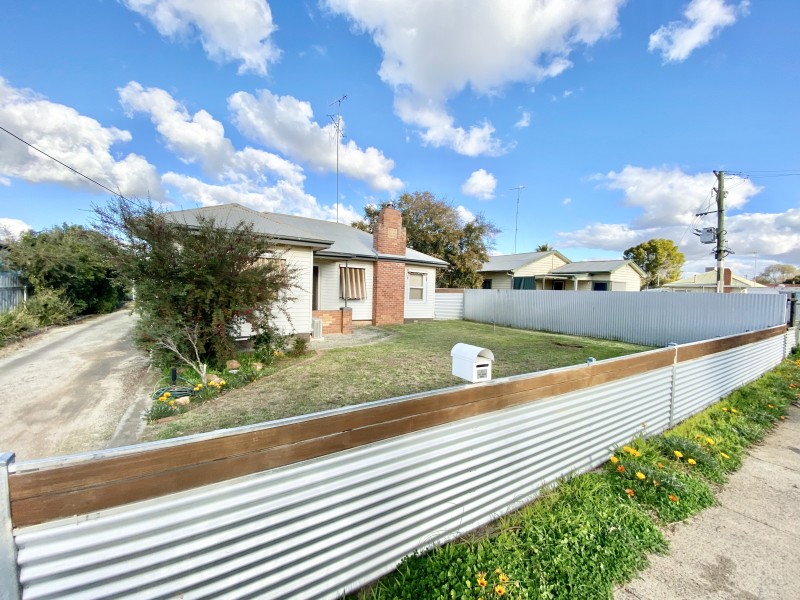 96 Macauley Street, Deniliquin NSW 2710