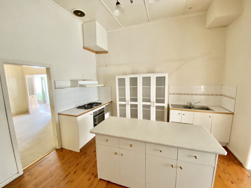 111 Pine Street, Hay NSW 2711