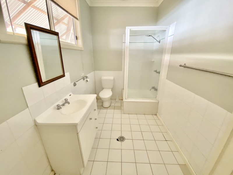 111 Pine Street, Hay NSW 2711