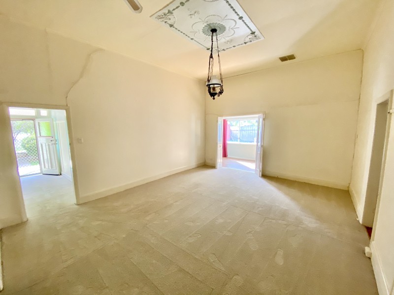 111 Pine Street, Hay NSW 2711