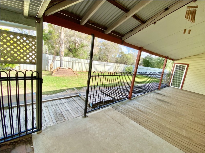 111 Pine Street, Hay NSW 2711