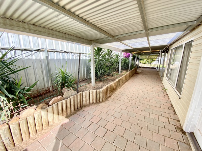 111 Pine Street, Hay NSW 2711