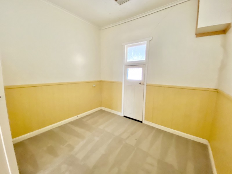 111 Pine Street, Hay NSW 2711