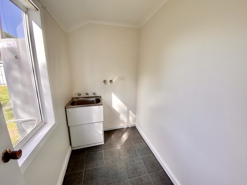 111 Pine Street, Hay NSW 2711