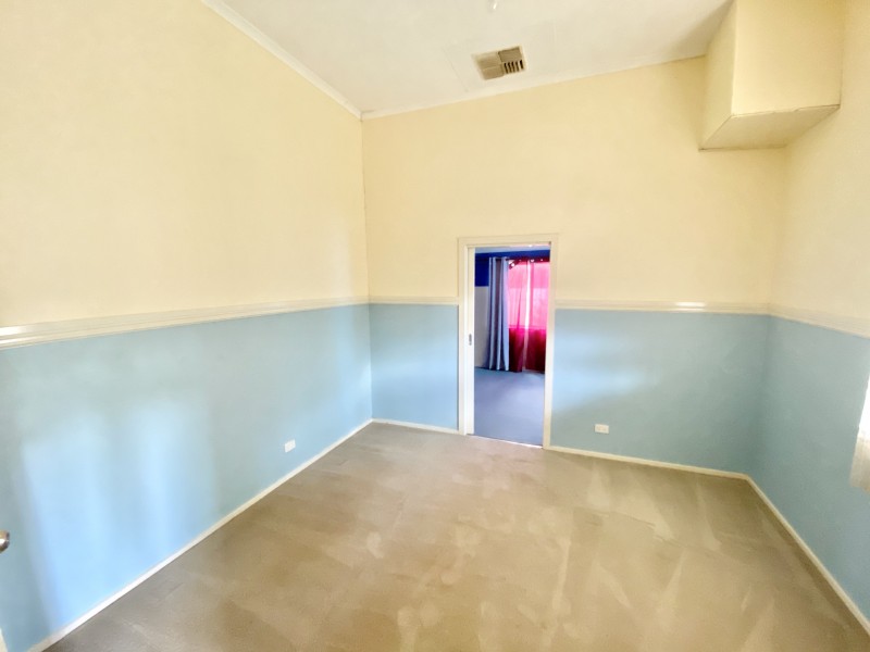 111 Pine Street, Hay NSW 2711