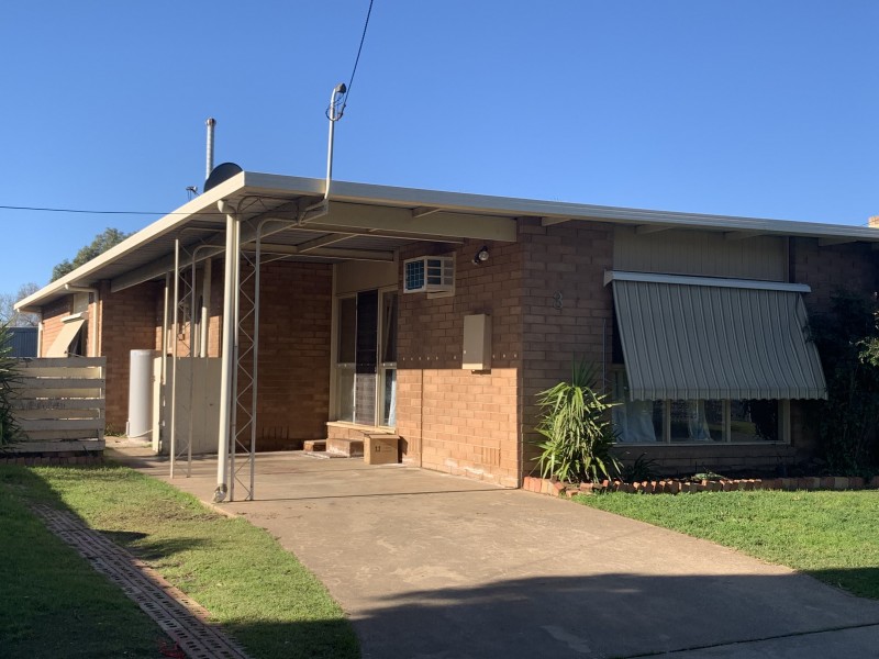 3 Greaves Cresent, Deniliquin NSW 2710