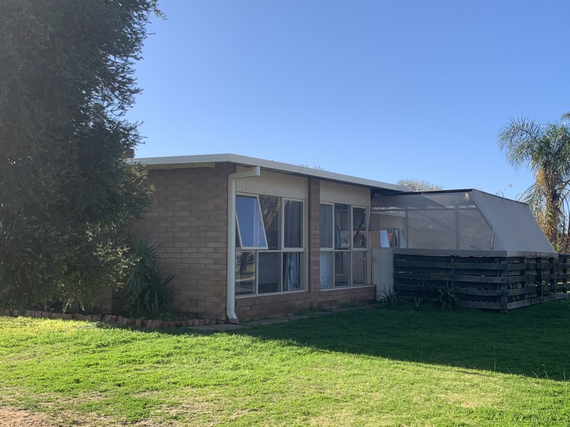 3 Greaves Cresent, Deniliquin NSW 2710