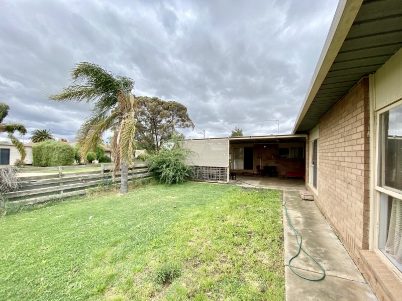 3 Greaves Crescent, Deniliquin NSW 2710