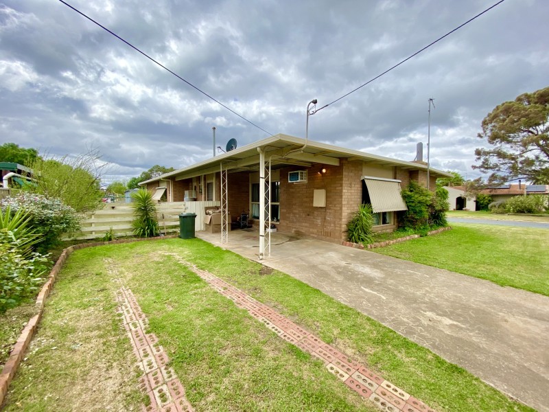 3 Greaves Crescent, Deniliquin NSW 2710