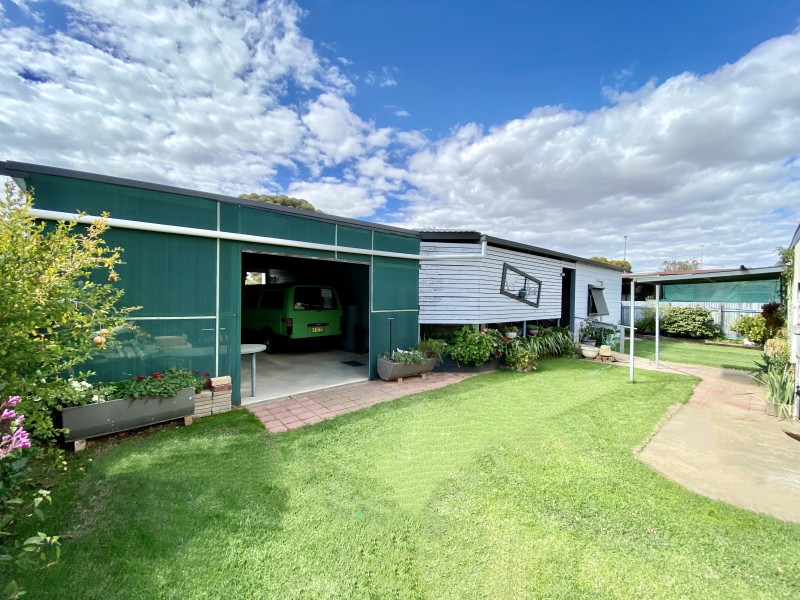 12 Greaves Crescent, Deniliquin NSW 2710