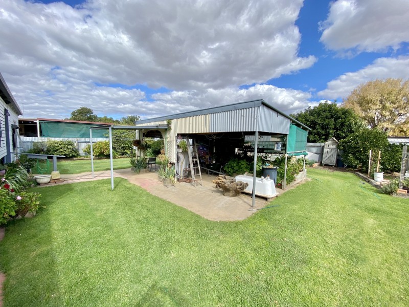 12 Greaves Crescent, Deniliquin NSW 2710