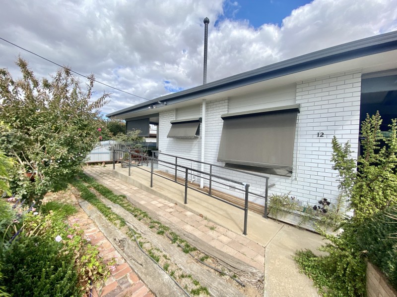 12 Greaves Crescent, Deniliquin NSW 2710