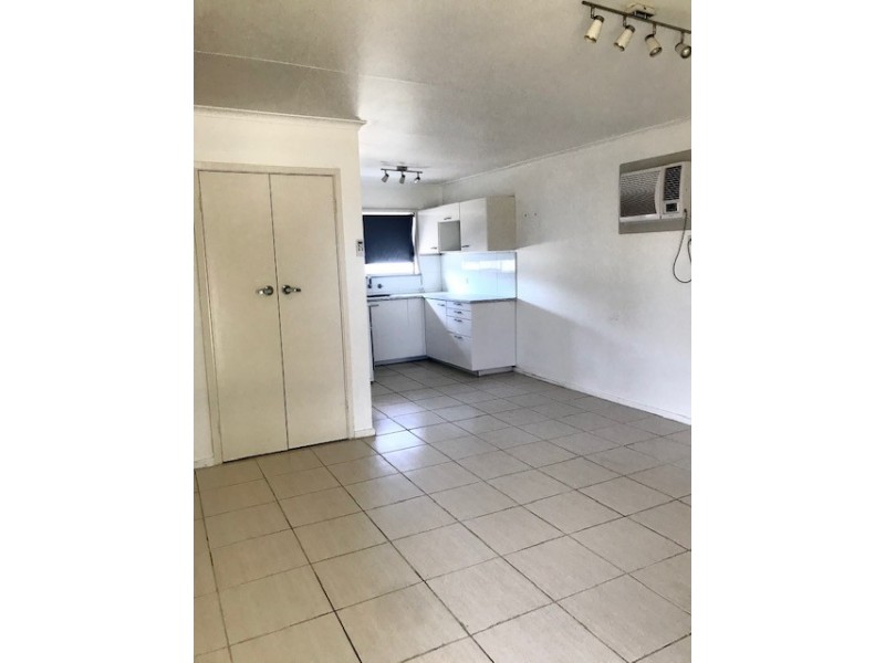 2/319 CHURCH STREET, Hay NSW 2711