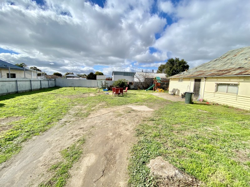 105 Hardinge Street, Deniliquin NSW 2710