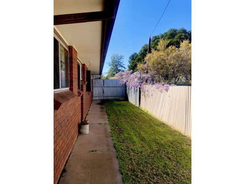1/510 Harrison, Hay NSW 2711