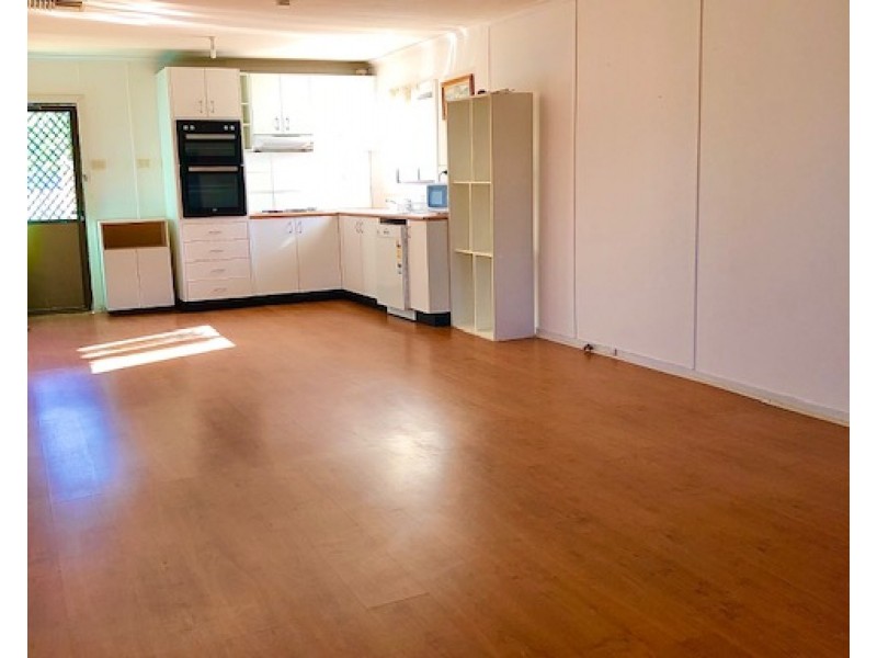 495 Park Street, Hay NSW 2711