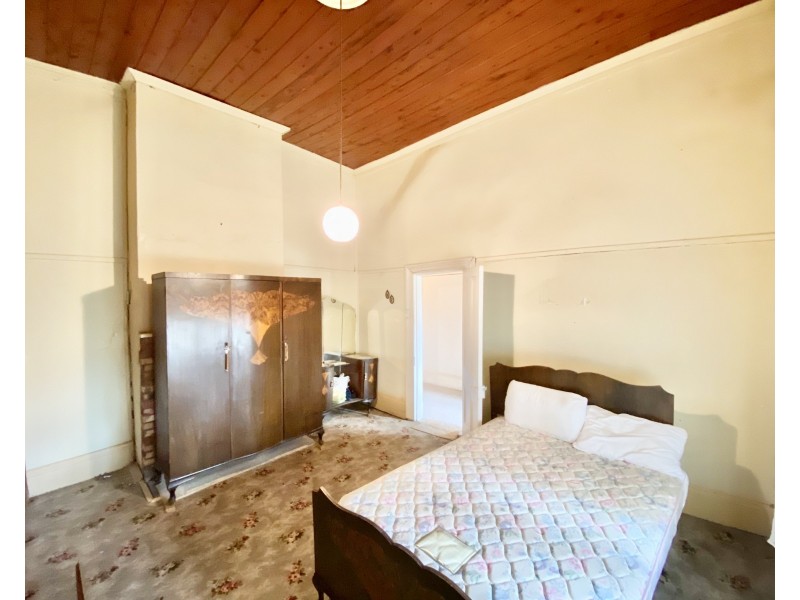 223 Pine Street, Hay NSW 2711