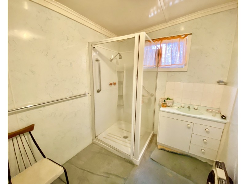 223 Pine Street, Hay NSW 2711